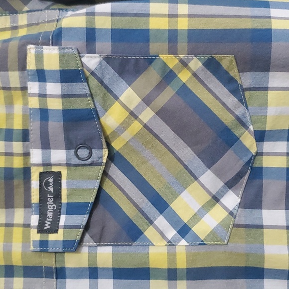 NEW Wrangler Outdoor shirt with snaps regular fit Size Small - Picture 2 of 5